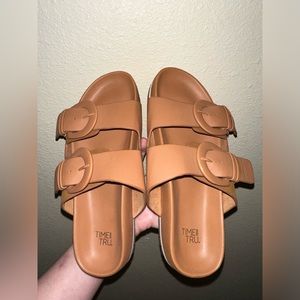Time & Tru sandals NWOT